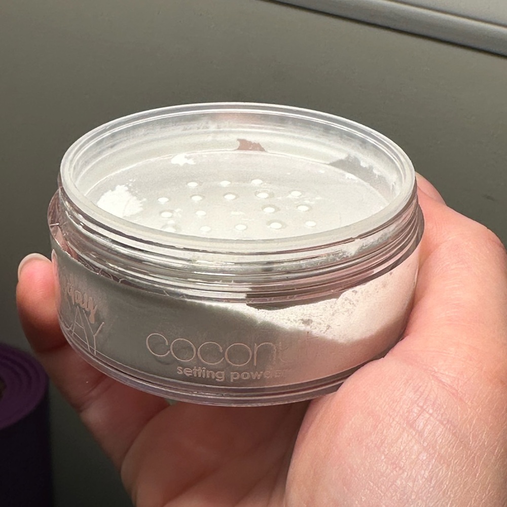 Ciaté London Everyday Vacay Coconut Setting Powder - Picture 3 of 5